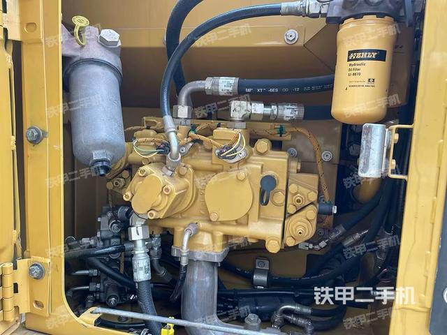 液壓泵艙室正面整體（整機(jī)外觀）