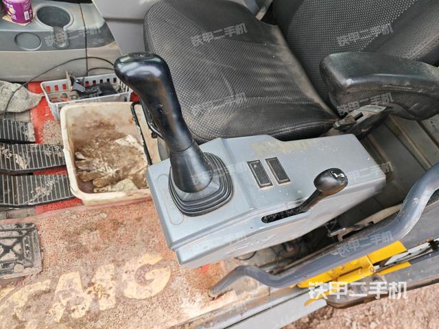 座椅左侧控制台/音响/含左手柄（驾驶室部分）