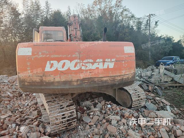 駕駛室頂部（整機(jī)外觀(guān)）