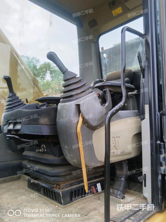 座椅右侧控制台/钥匙门/油门/含右手柄（驾驶室部分）