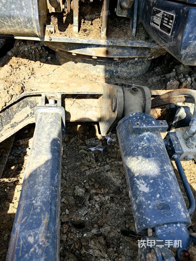 转盘和下车架正前（工作和回转装置）