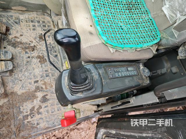 座椅左侧控制台/音响/含左手柄（驾驶室部分）