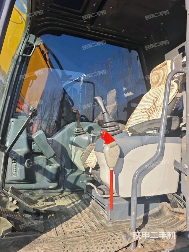 驾驶室整体（整机外观）