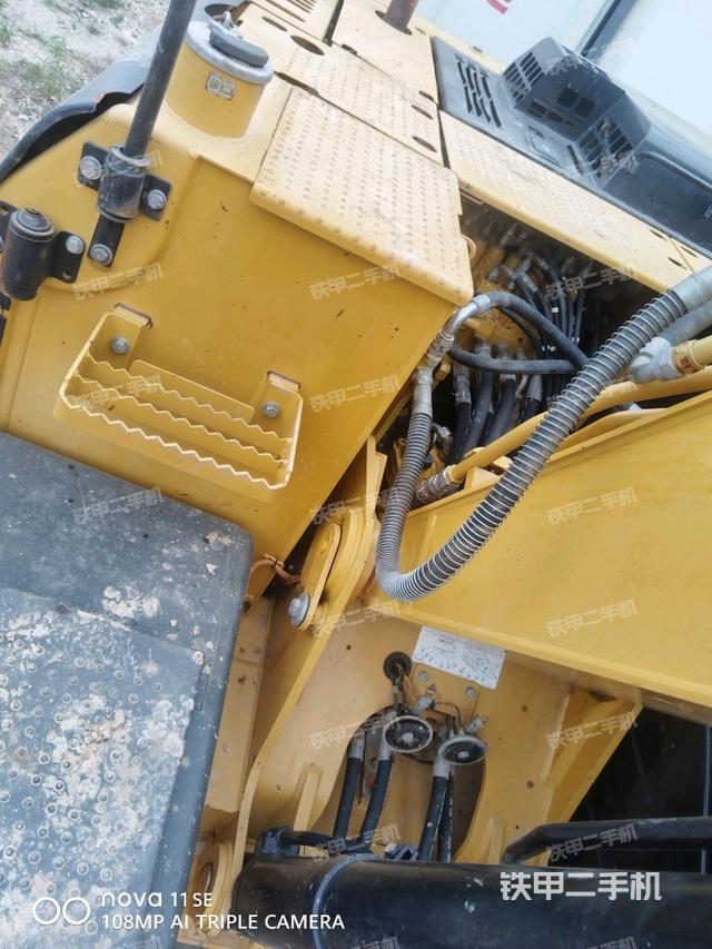 大臂背部俯视（工作和回转装置）