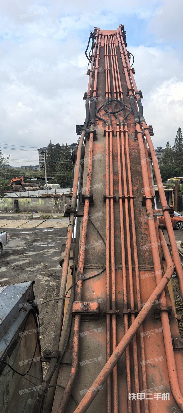 驾驶室顶部（整机外观）