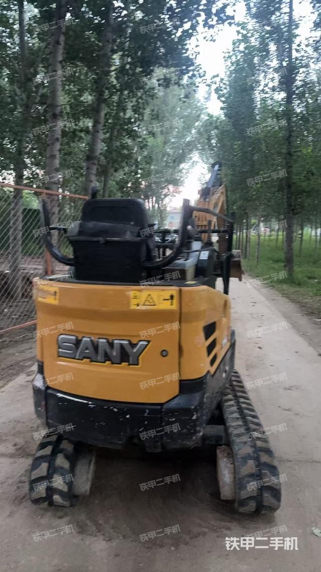 驾驶室顶部（整机外观）