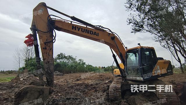 現(xiàn)代R215-9挖掘機