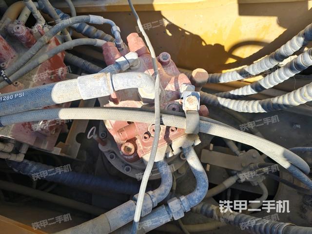 回轉(zhuǎn)馬達(dá)（上車部件）