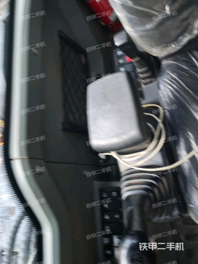 座椅右侧控制台/钥匙门/油门/含右手柄（驾驶室部分）