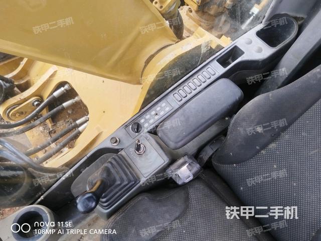 座椅左侧控制台/音响/含左手柄（驾驶室部分）