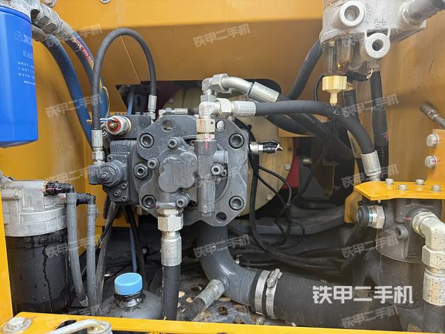 液壓泵艙室正面整體（整機(jī)外觀）