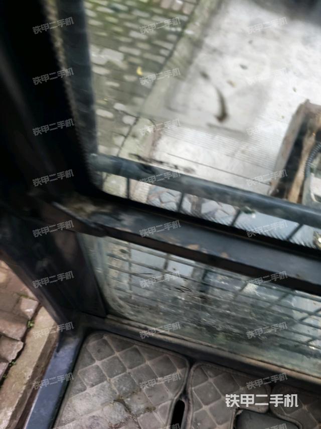 座椅左侧控制台/音响/含左手柄（驾驶室部分）