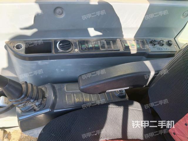 座椅右侧控制台/钥匙门/油门/含右手柄（驾驶室部分）