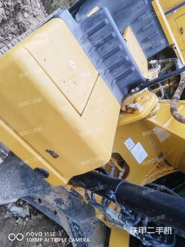 大臂背部俯视（工作和回转装置）