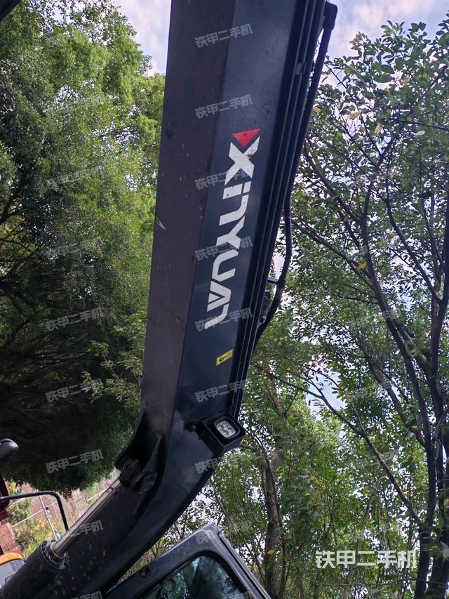 大臂整体 右侧（工作和回转装置）