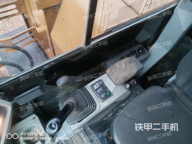 座椅左侧控制台/音响/含左手柄（驾驶室部分）