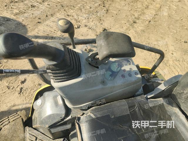 座椅右側控制臺/鑰匙門/油門/含右手柄（駕駛室部分）