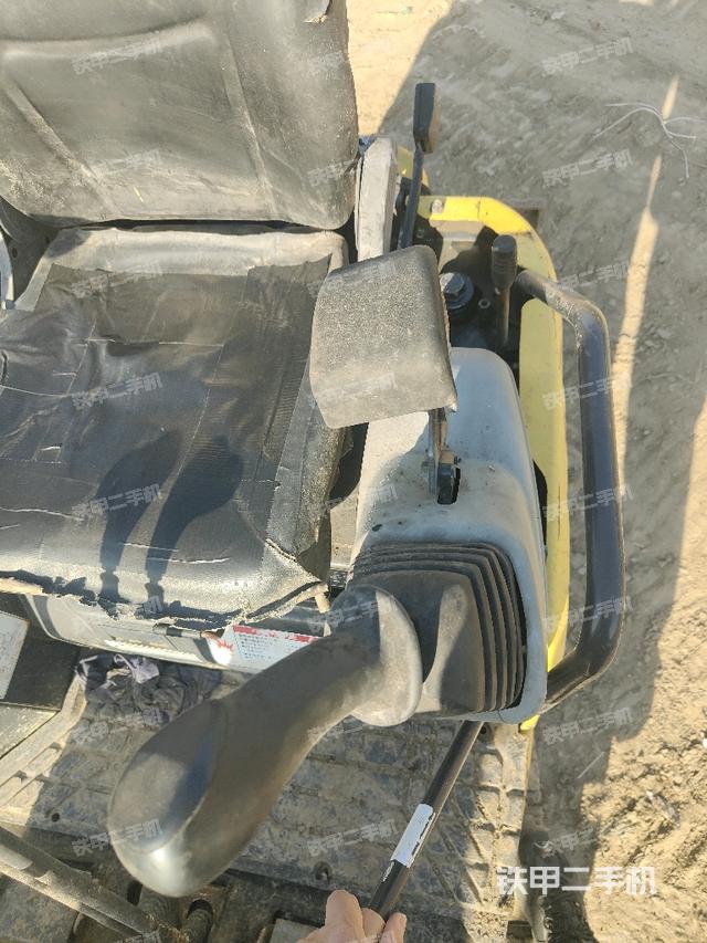 座椅左側控制臺/音響/含左手柄（駕駛室部分）