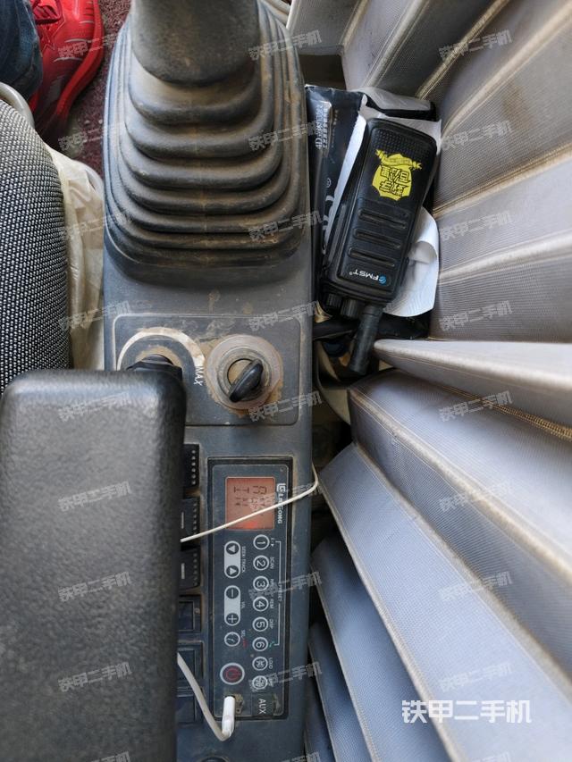 座椅右側(cè)控制臺/鑰匙門/油門/含右手柄（駕駛室部分）