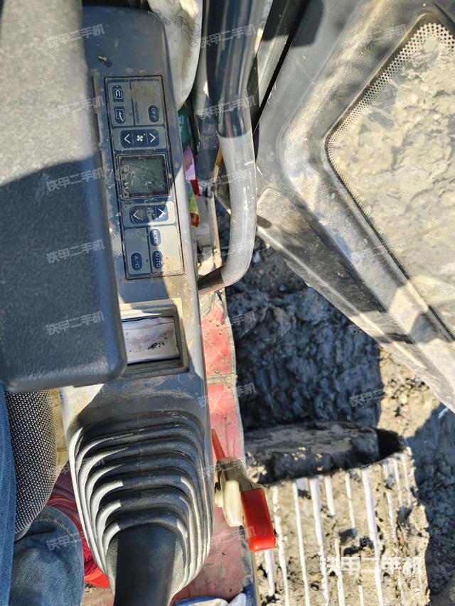 座椅左側(cè)控制臺/音響/含左手柄（駕駛室部分）