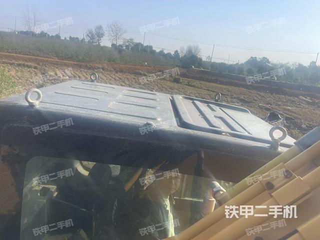 駕駛室頂部（整機外觀）