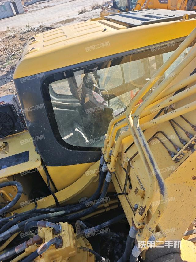 驾驶室顶部（整机外观）