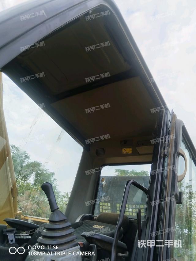 后窗玻璃角标（驾驶室部分）