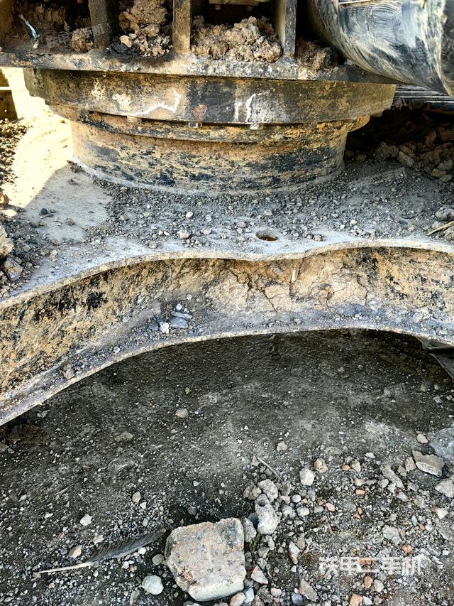 转盘和下车架正前（工作和回转装置）