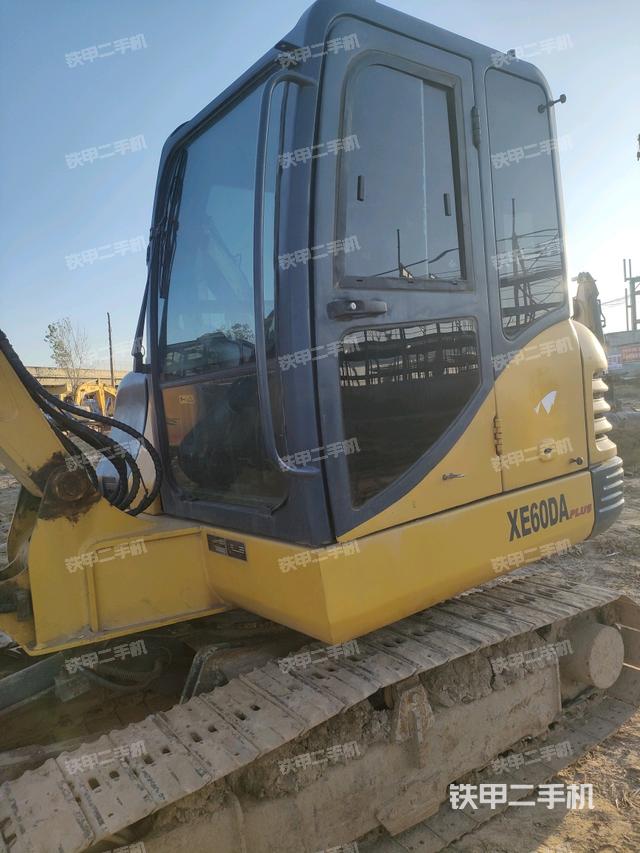 驾驶室整体（整机外观）