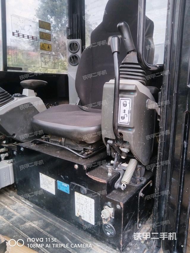 后窗玻璃角标（驾驶室部分）