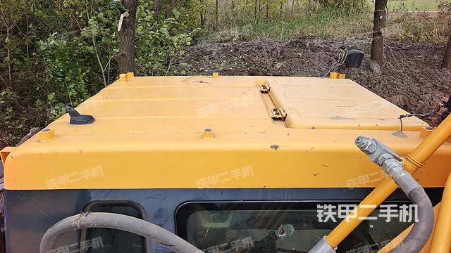 駕駛室頂部（整機外觀）