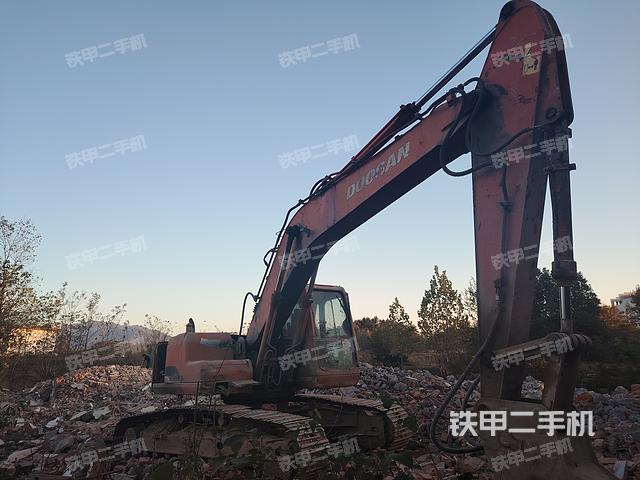 單側(cè)履帶整體（整機(jī)外觀(guān)）