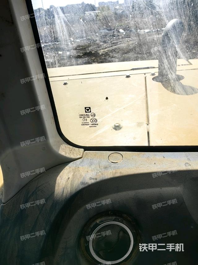 后窗玻璃角标（驾驶室部分）