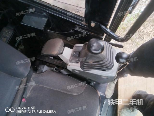 座椅右侧控制台/钥匙门/油门/含右手柄（驾驶室部分）