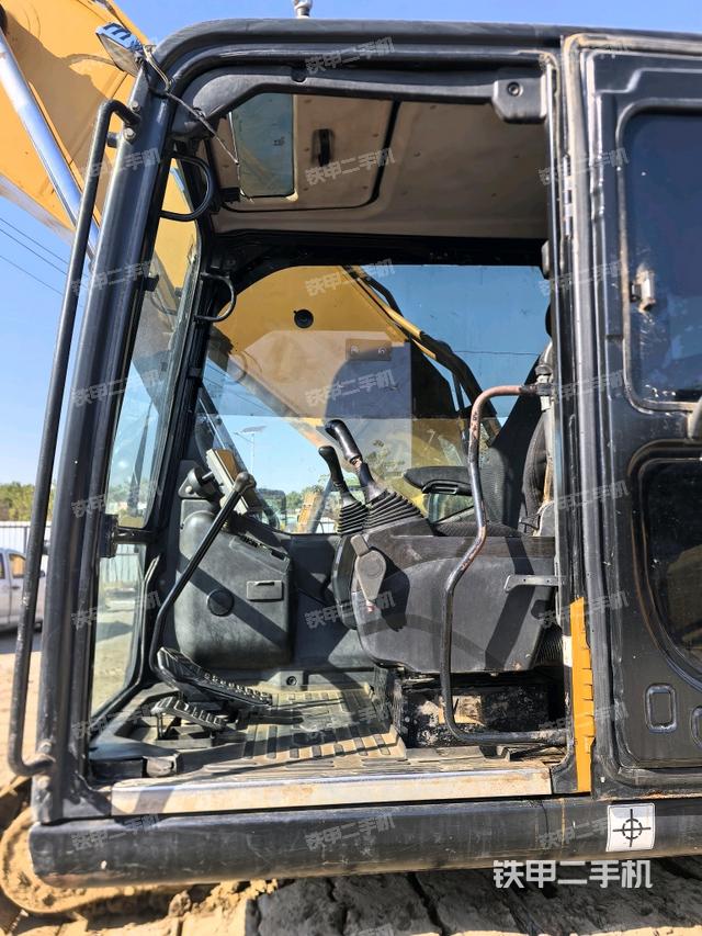 駕駛室整體（整機外觀）