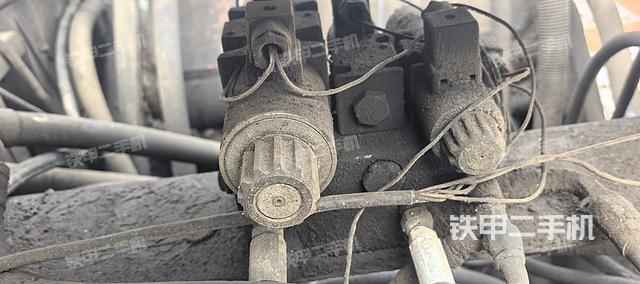 回转马达和主控阀（整机外观）