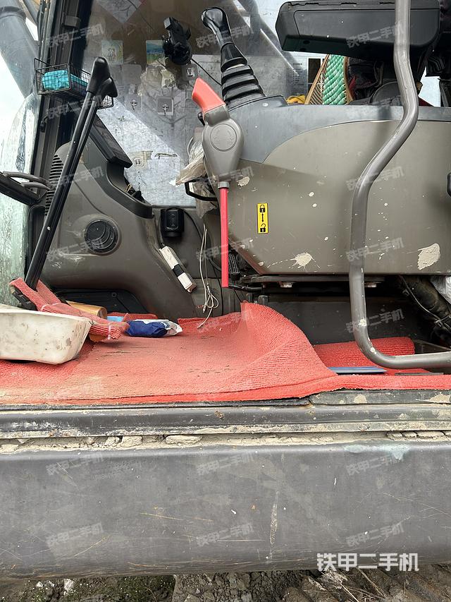 駕駛室整體（整機(jī)外觀）