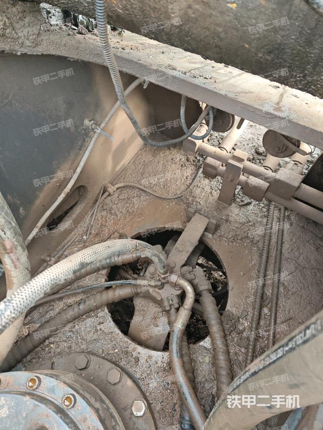 中央回转接头特写（上车部件）