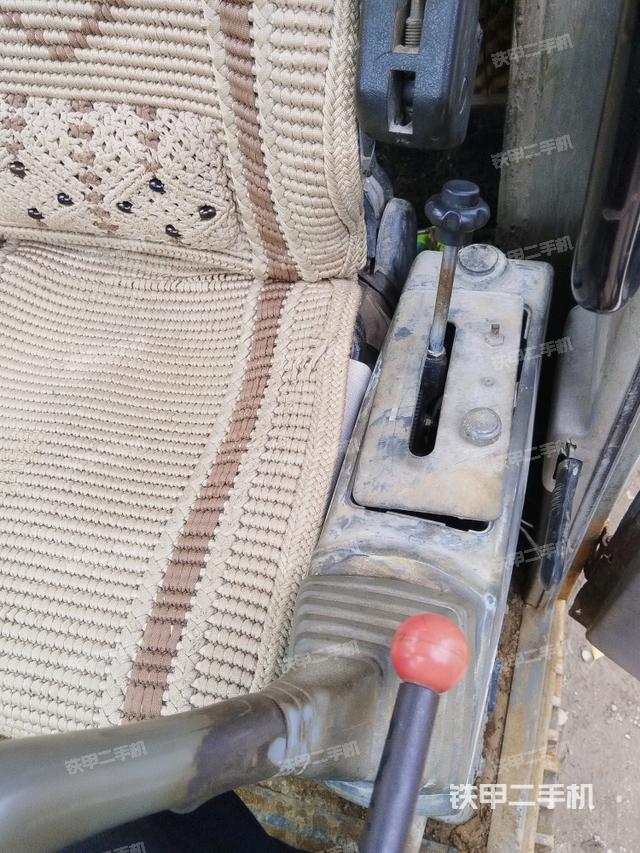 座椅左侧控制台/音响/含左手柄（驾驶室部分）