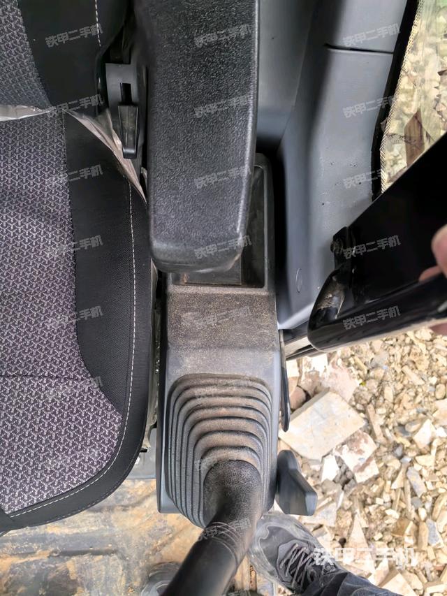 座椅左侧控制台/音响/含左手柄（驾驶室部分）