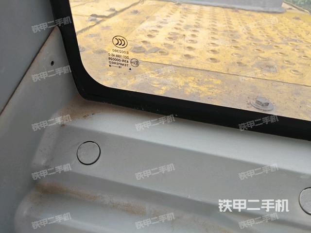 后窗玻璃角标（驾驶室部分）