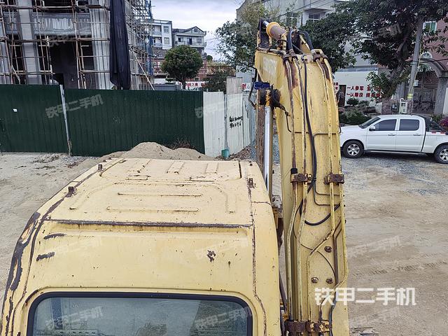 駕駛室頂部（整機外觀）