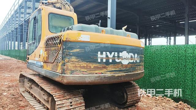 駕駛室頂部（整機外觀）