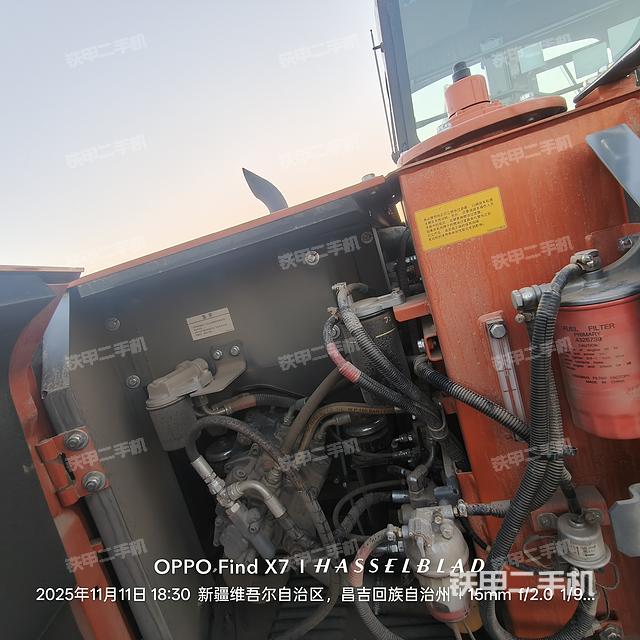 液压泵舱室正面整体（整机外观）