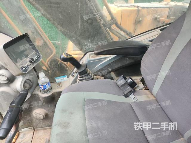 駕駛室整體（整機外觀）