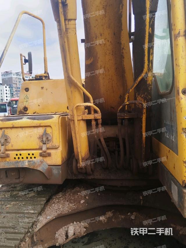 大臂油缸整体 竖拍（工作和回转装置）