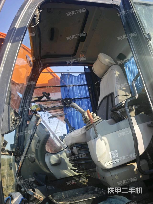 駕駛室整體（整機(jī)外觀）