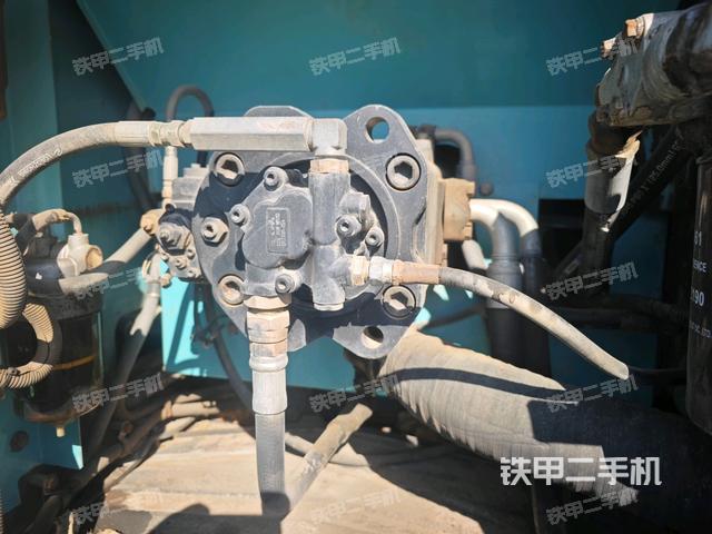 液压泵舱室正面整体（整机外观）