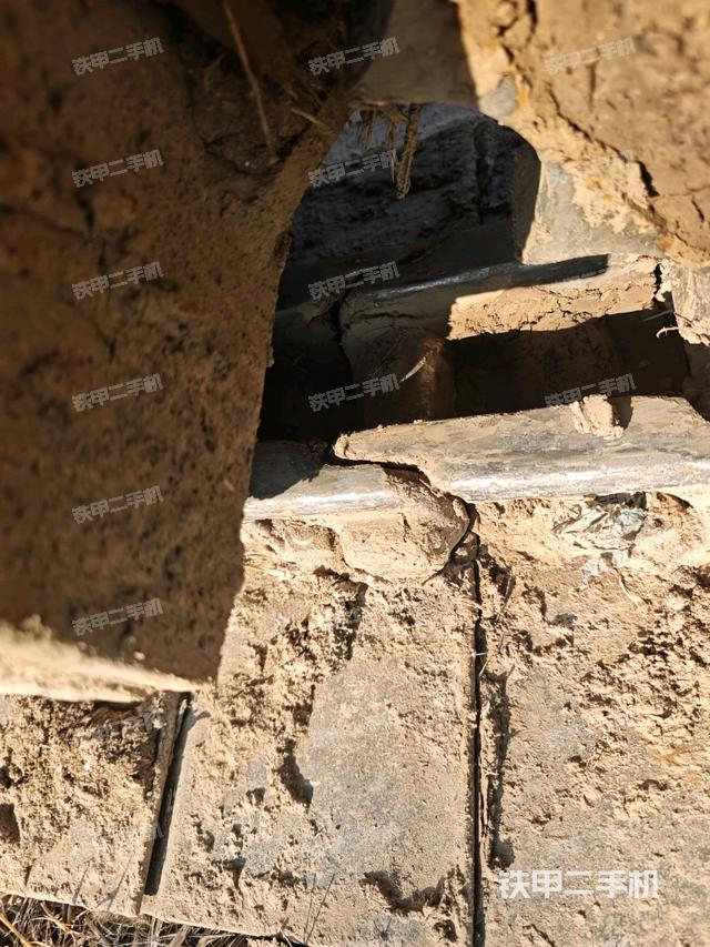 右驅(qū)動輪（行走機構(gòu)）