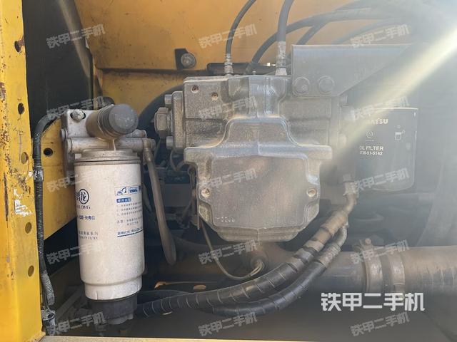 液压泵舱室正面整体（整机外观）